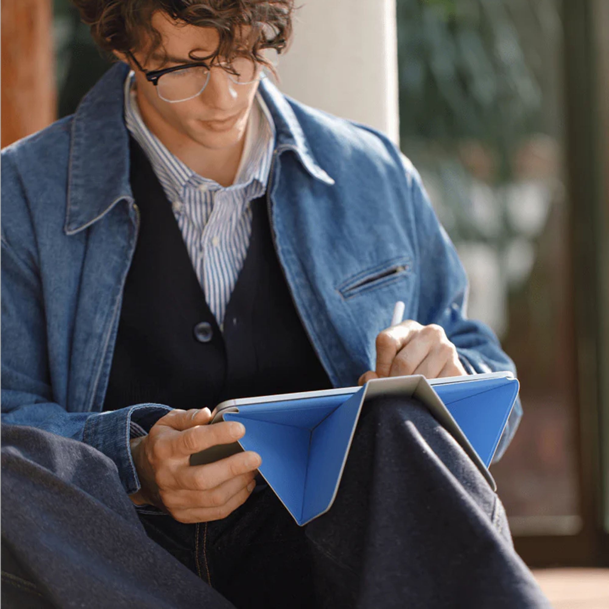 iPad Pro 11-in M5/M4 MOFT Dynamic Folio Case - Cement/Sapphire - 15-14400