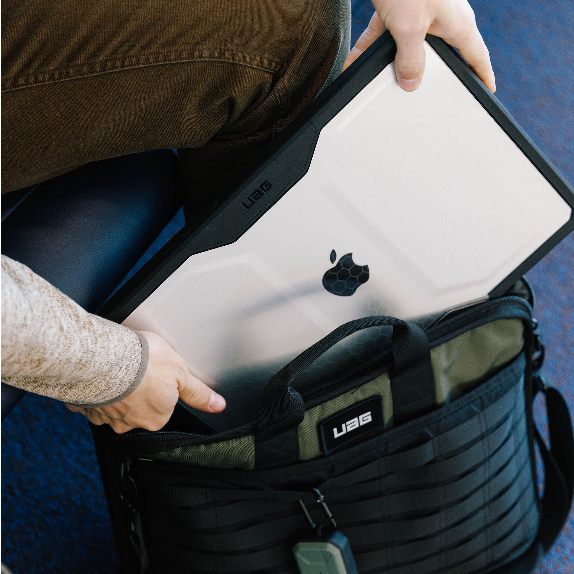 MacBook Air 15-in. (M2/M3/M4) UAG Plyo Case - Ice/Black - 15-14287