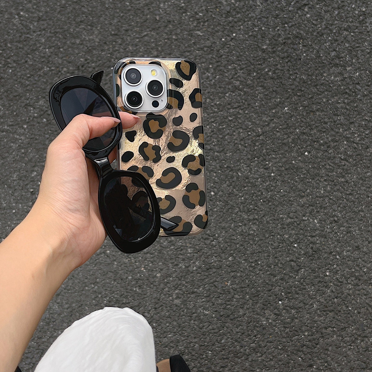iPhone Golden Leopard Pattern Case